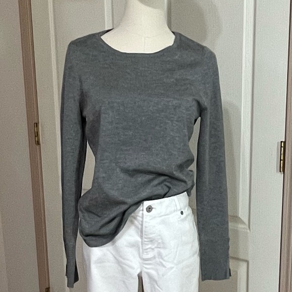 Chico's Long Sleeve LightWeight Knit Top‎ Button Cuff Gray Casual Everyday 0 (4) - Picture 1 of 12